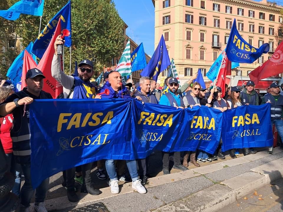 Copertina dell'articolo: TPL, è il giorno dello sciopero nazionale: 24 ore di stop e manifestazione davanti il ministero dei Trasporti