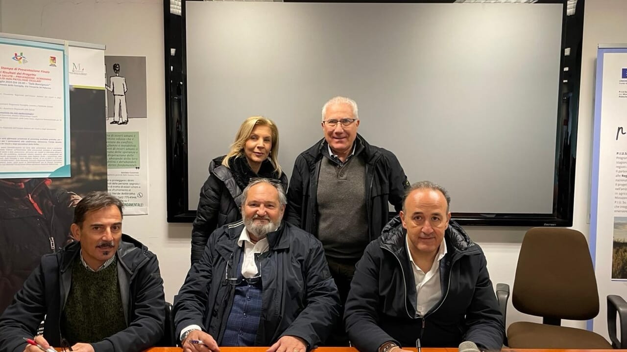 Copertina dell'articolo: Sicilia, firmato il rinnovo del contratto collettivo per gli impiegati della Regione