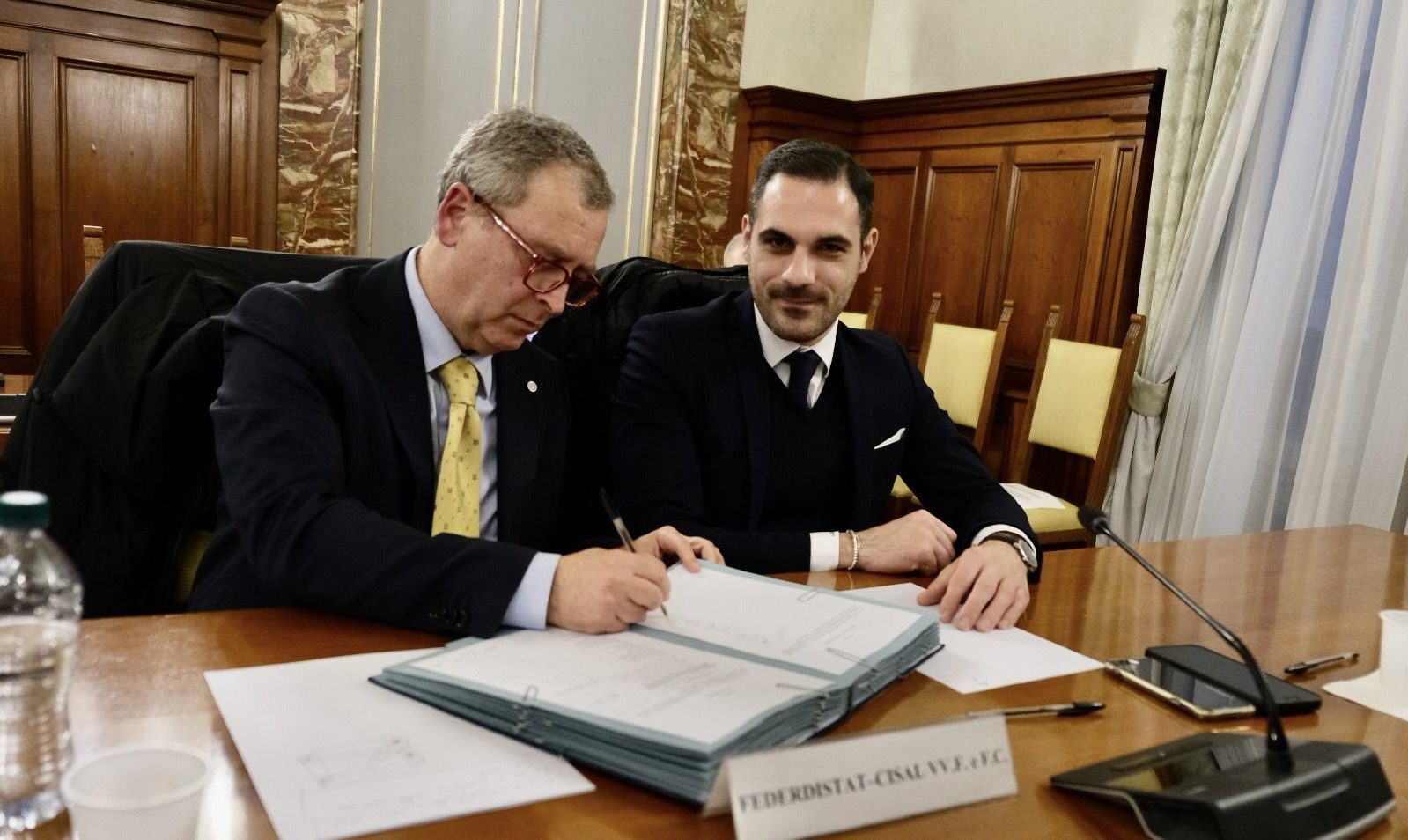 Immagine di copertina di: Vigili del Fuoco: Federdistat VV.F Cisal firma il rinnovo contrattuale 2022-2024. Aumenti fino a 477 euro e più tutele
